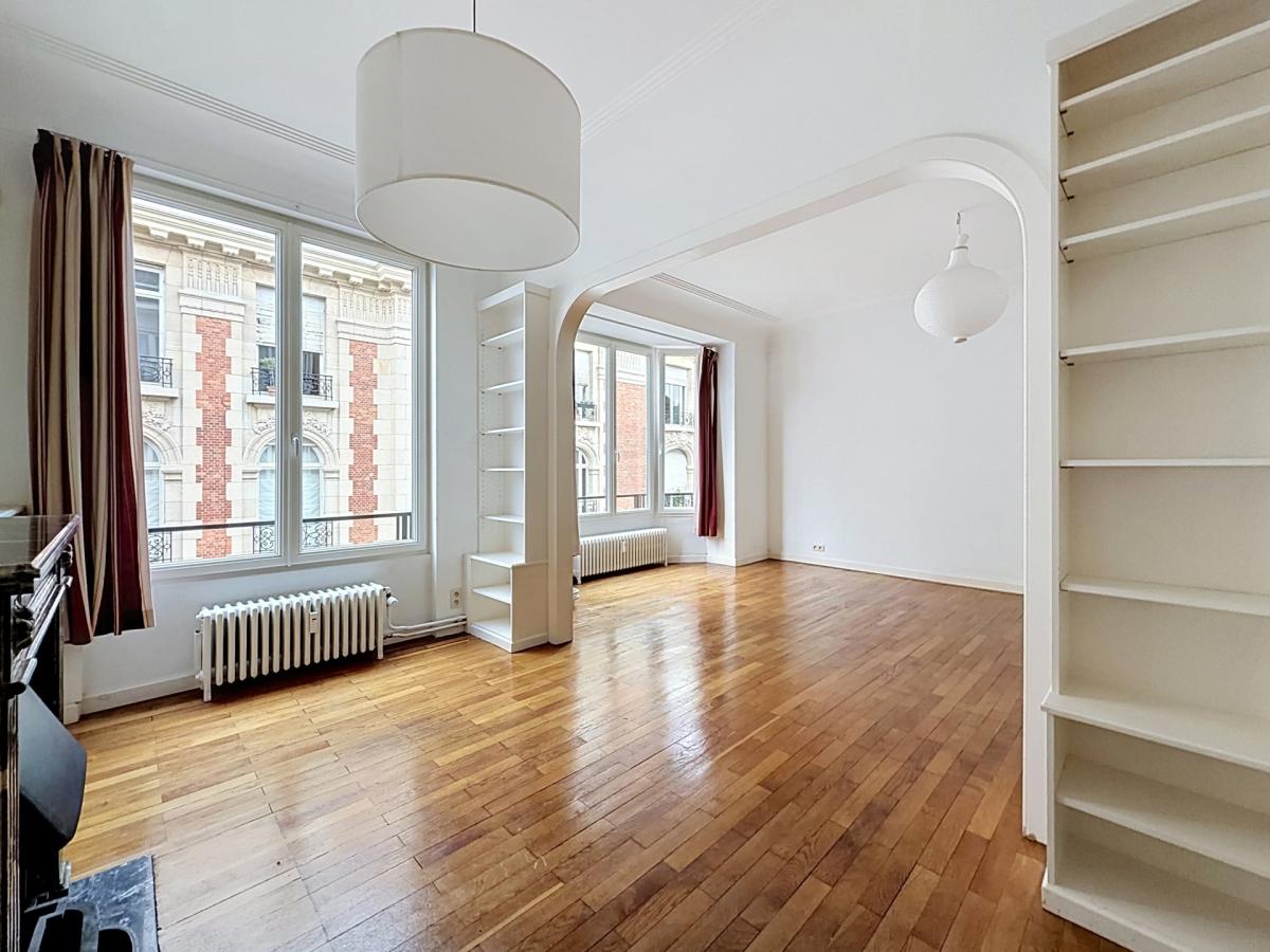 Châtelain / Louise : Bel appartement de caractère