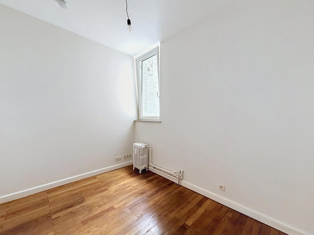 Châtelain / Louise : Bel appartement de caractère