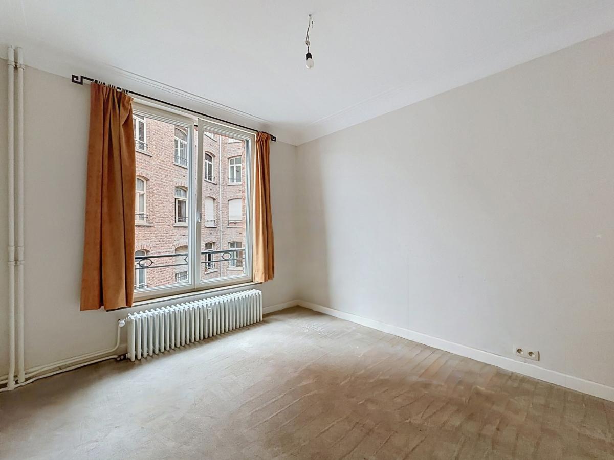 Châtelain / Louise : Bel appartement de caractère