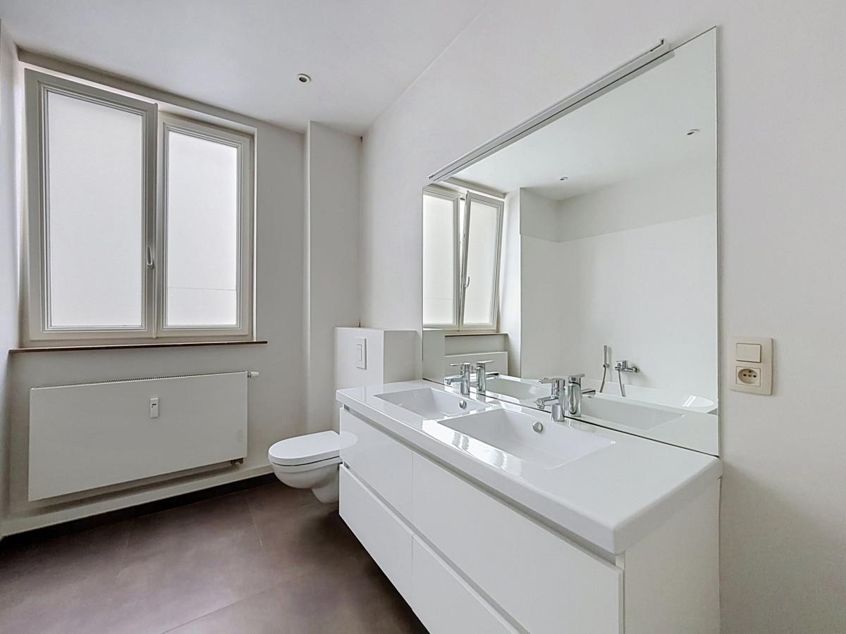 Châtelain / Louise : Bel appartement de caractère