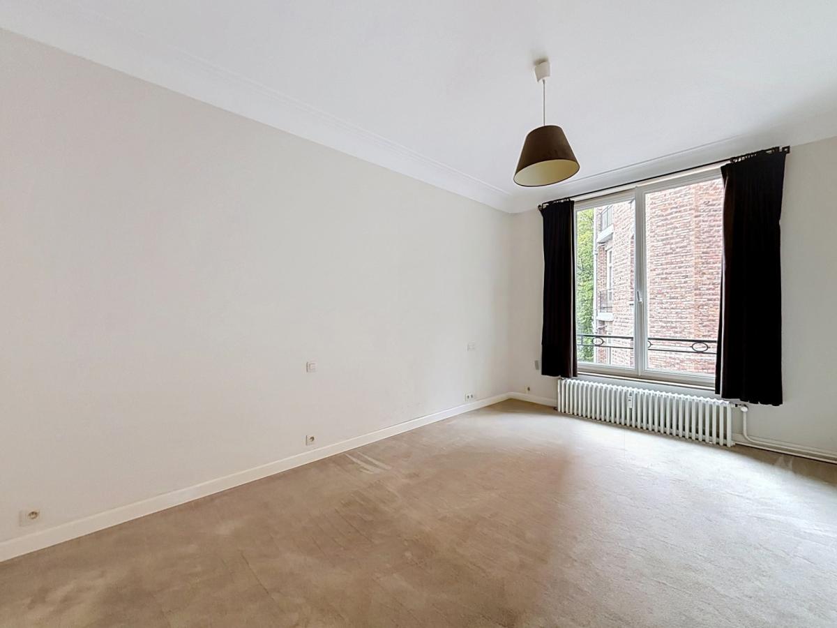 Châtelain / Louise : Bel appartement de caractère
