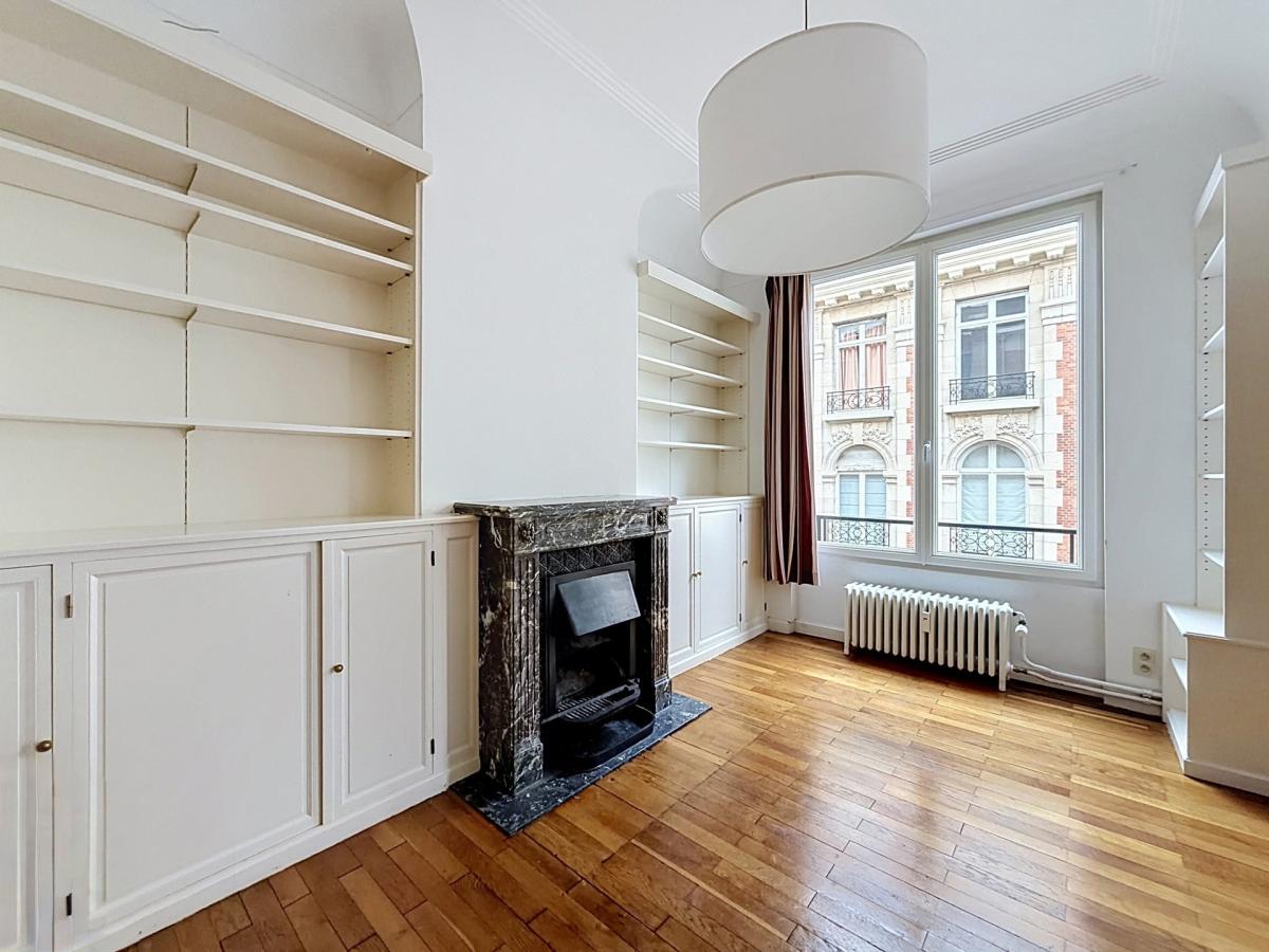 Châtelain / Louise : Bel appartement de caractère