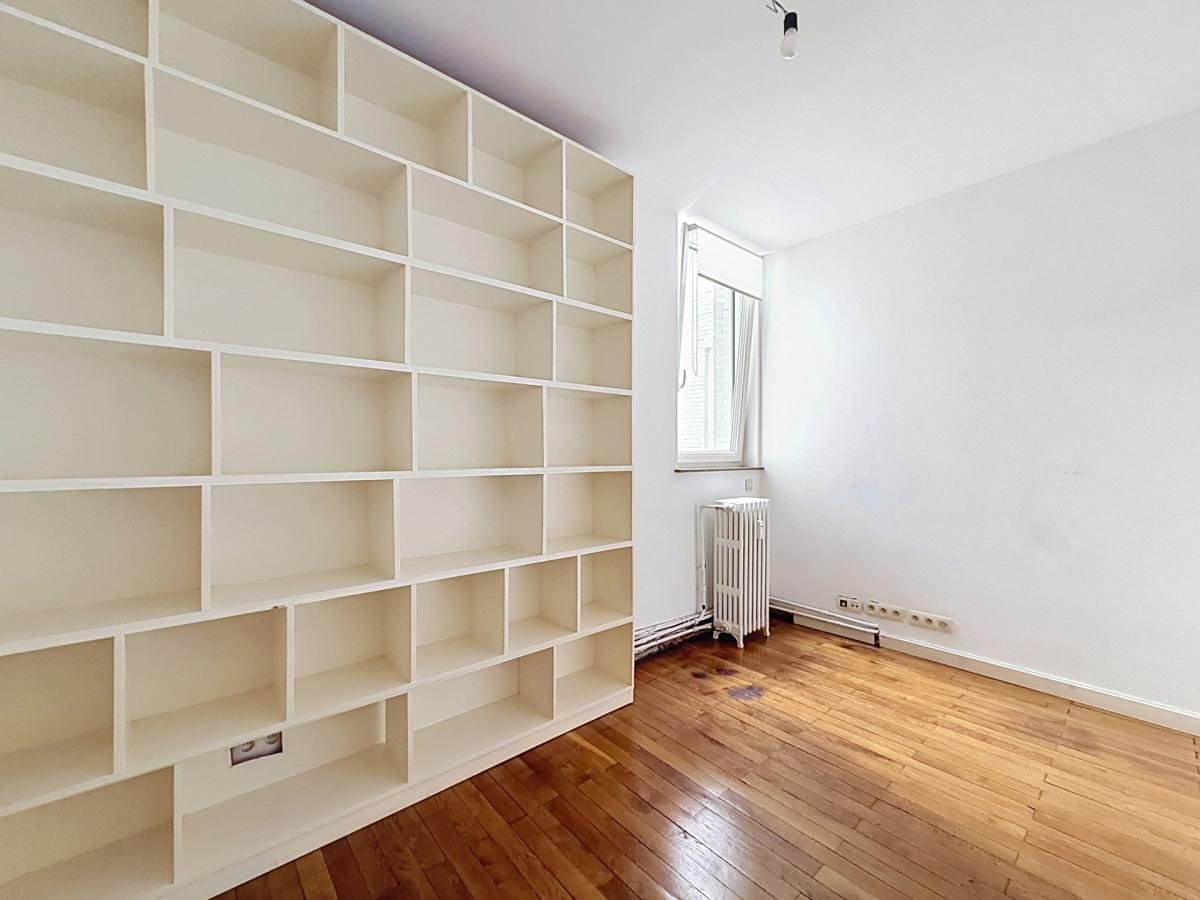 Châtelain / Louise : Bel appartement de caractère