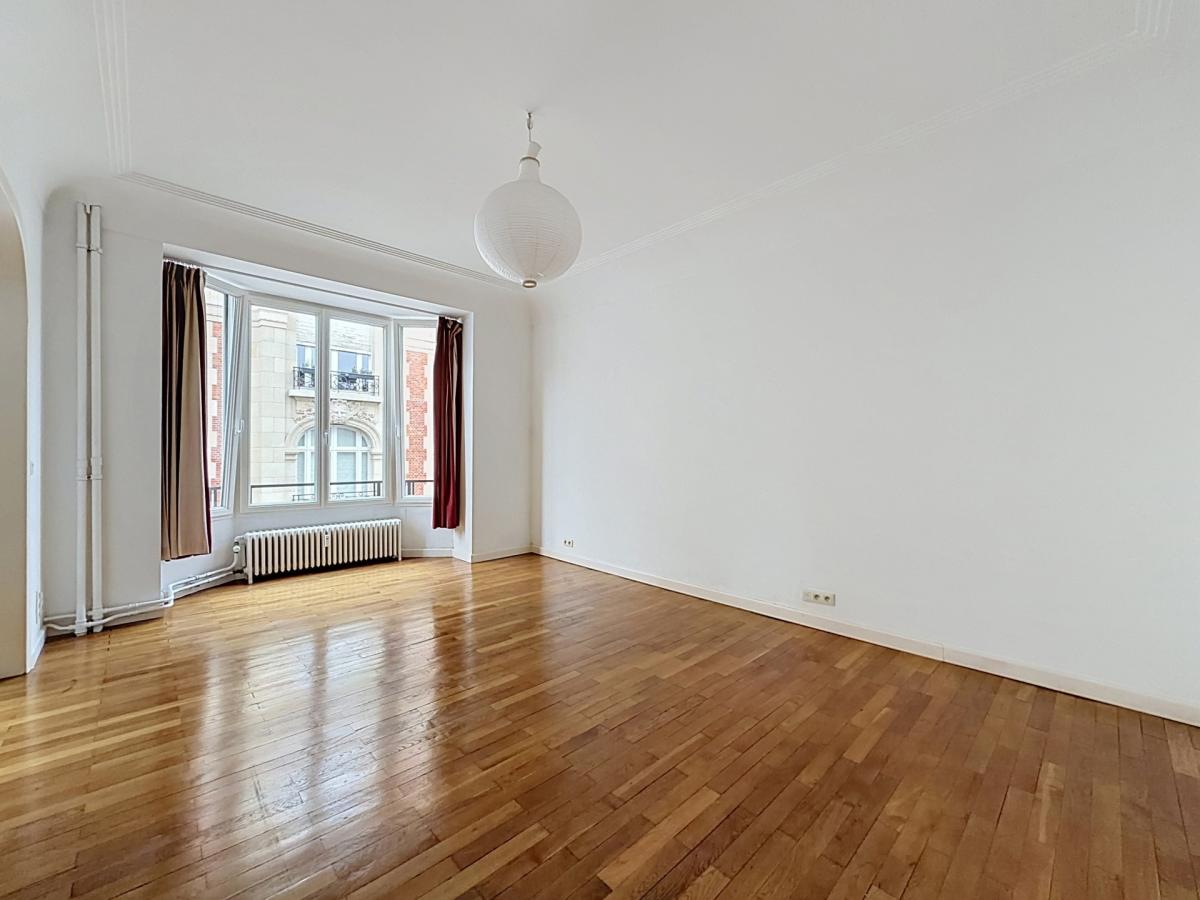 Châtelain / Louise : Bel appartement de caractère