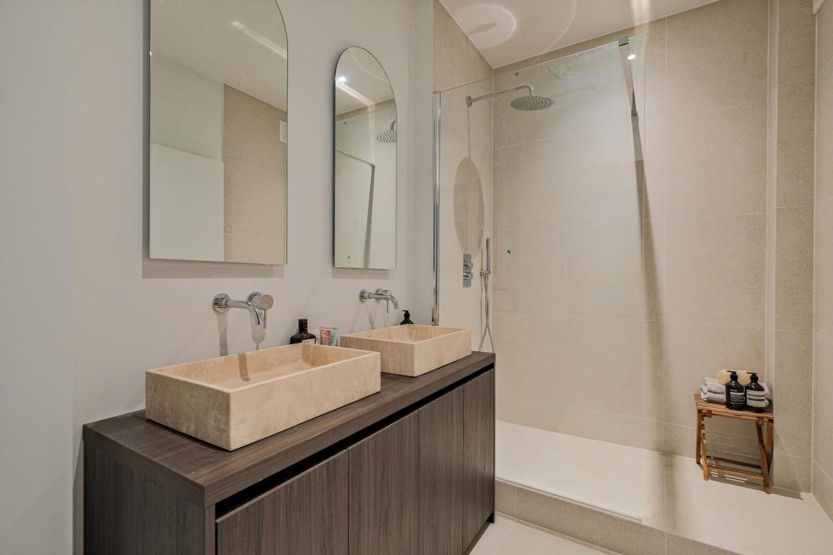 Square Marie Louise - Appartement 113m² rénové 2ch 
