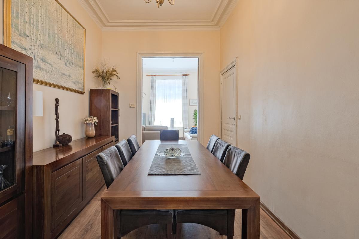 Saint-Gilles : Magnifique maison 4 chambres, cour, parking 