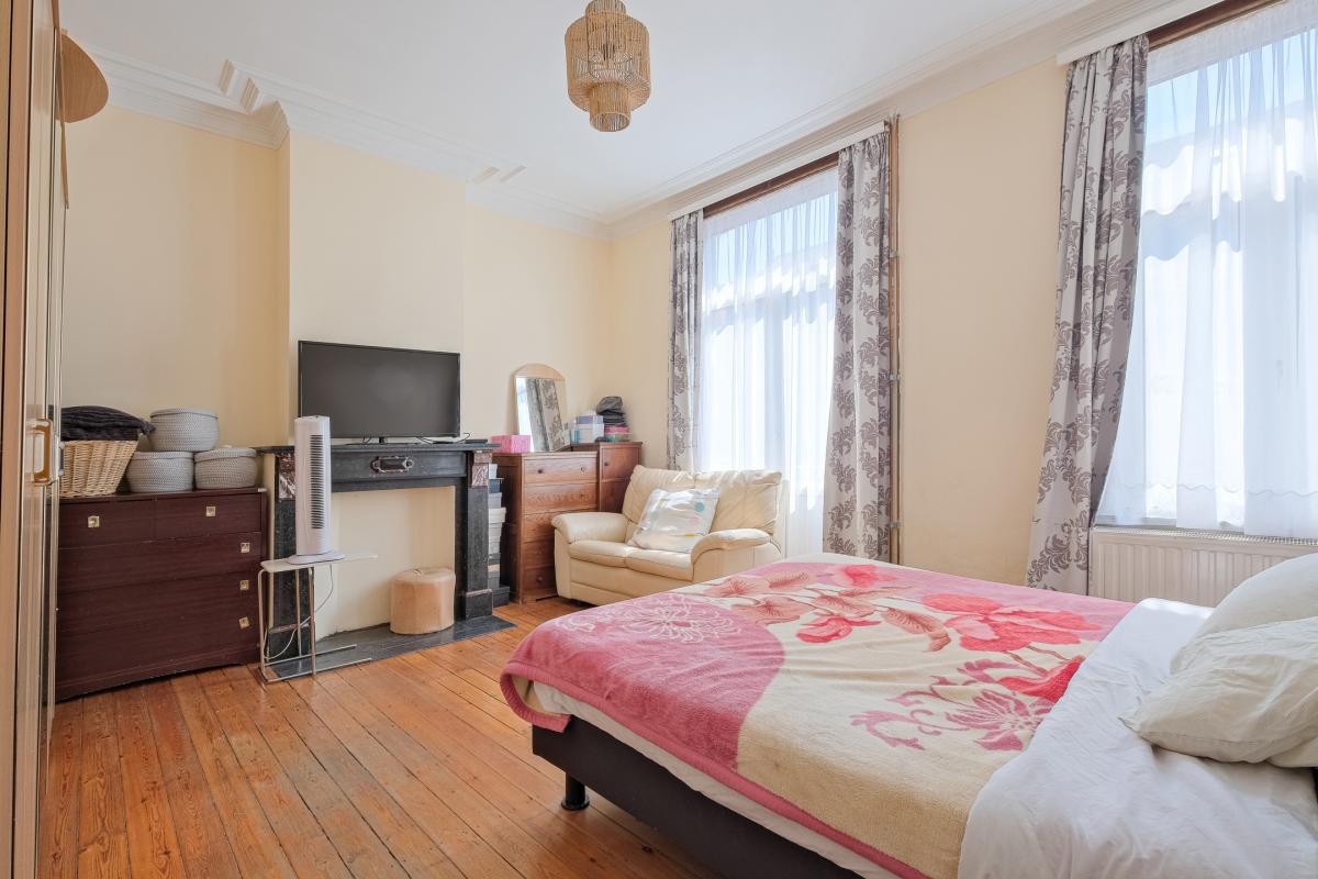 Saint-Gilles : Magnifique maison 4 chambres, cour, parking 