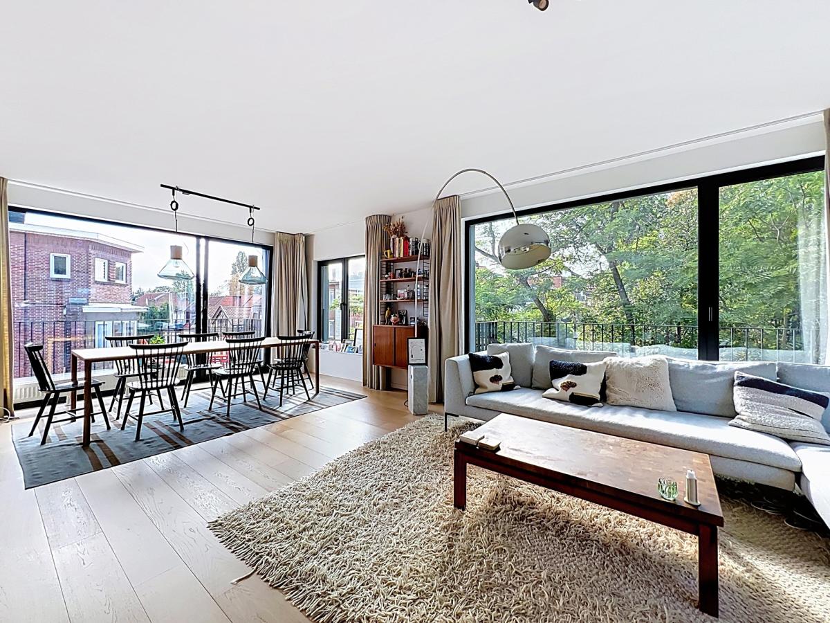 Maison communale d’Uccle : Appartement. 2ch + 3terr. + park.