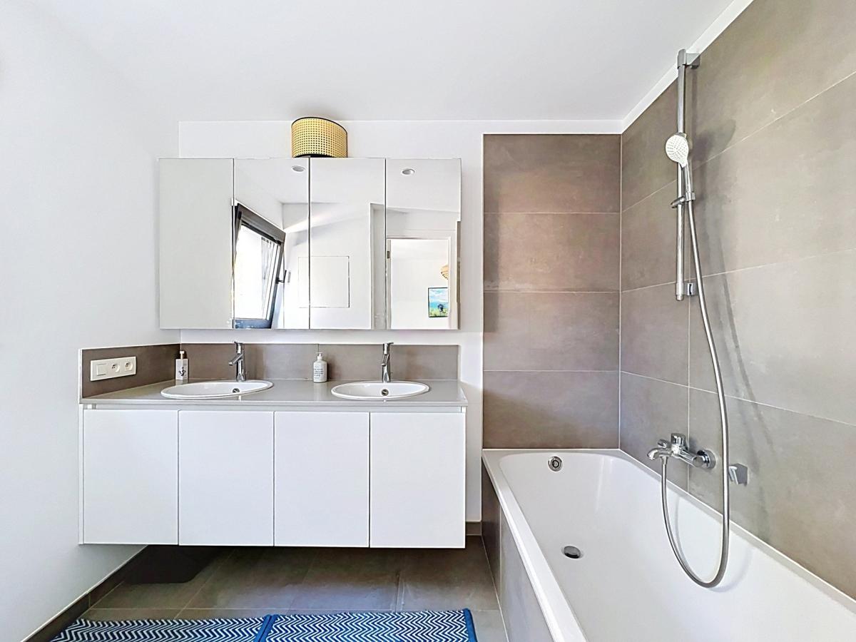 Maison communale d’Uccle : Appartement. 2ch + 3terr. + park.