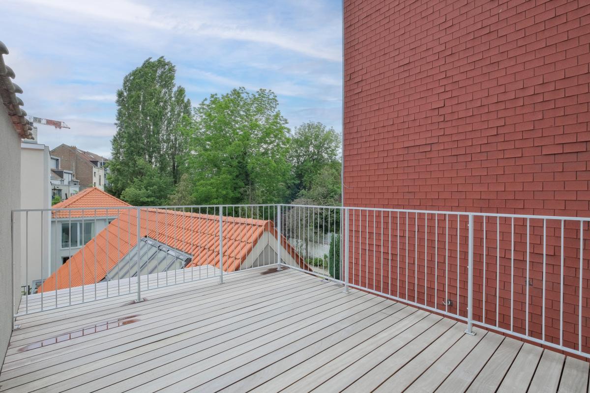 Chatelain/Tenbosch - Lumineux triplex de ± 185 m² + terrasse