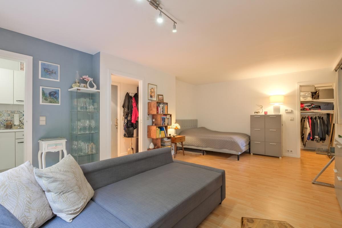 Saint-Job : bel appartement studio + Terrasse 