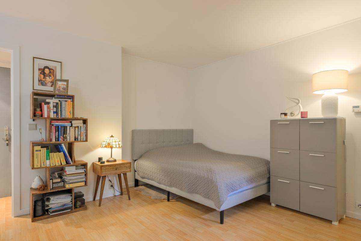 Saint-Job : bel appartement studio + Terrasse 