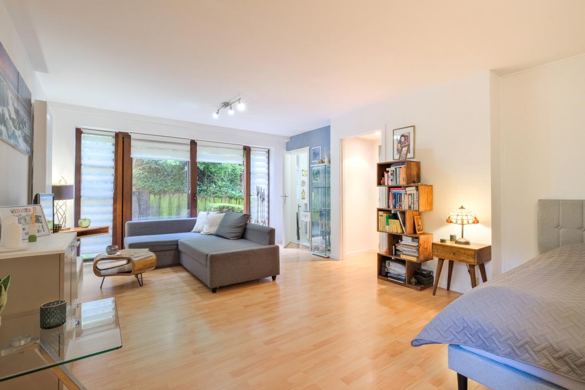 Saint-Job : bel appartement studio + Terrasse 