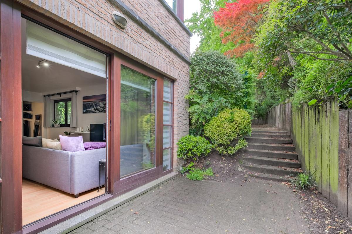 Saint-Job : bel appartement studio + Terrasse 