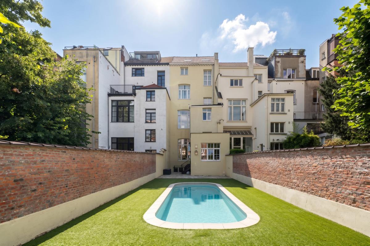 Sq. Marie-Louise : Magnifique maison de maitre 8ch + jardin