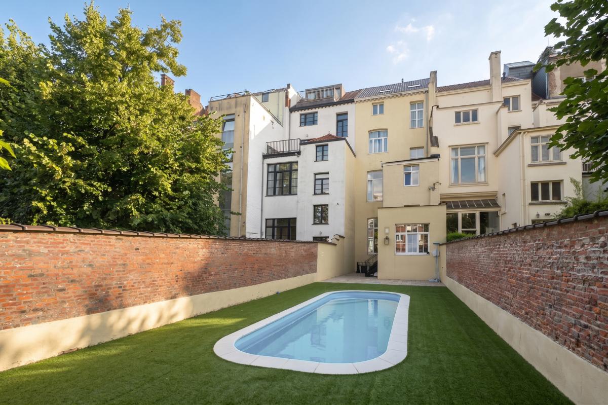 Sq. Marie-Louise : Magnifique maison de maitre 8ch + jardin