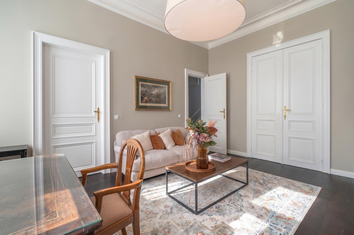 Sq. Marie-Louise : Magnifique maison de maitre 8ch + jardin