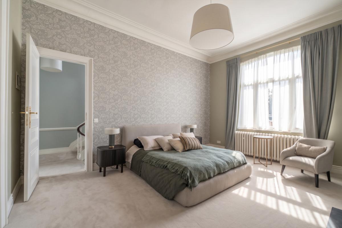 Sq. Marie-Louise : Magnifique maison de maitre 8ch + jardin