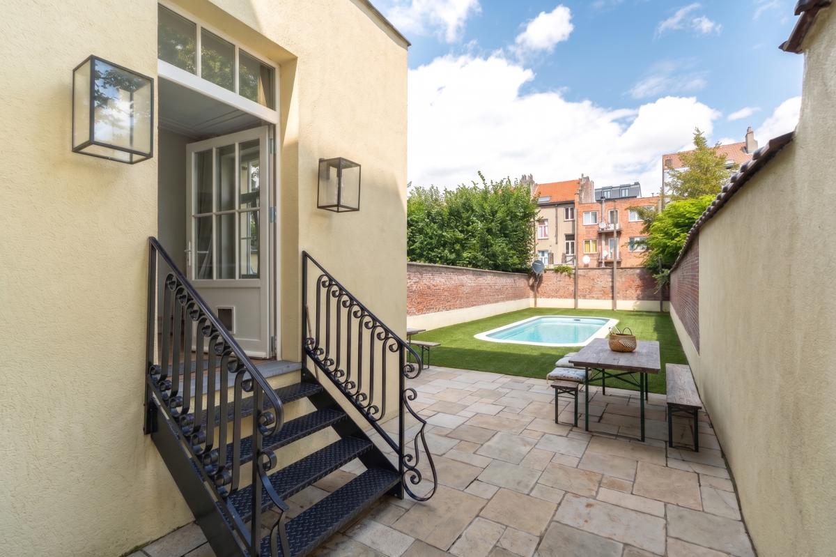 Sq. Marie-Louise : Magnifique maison de maitre 8ch + jardin