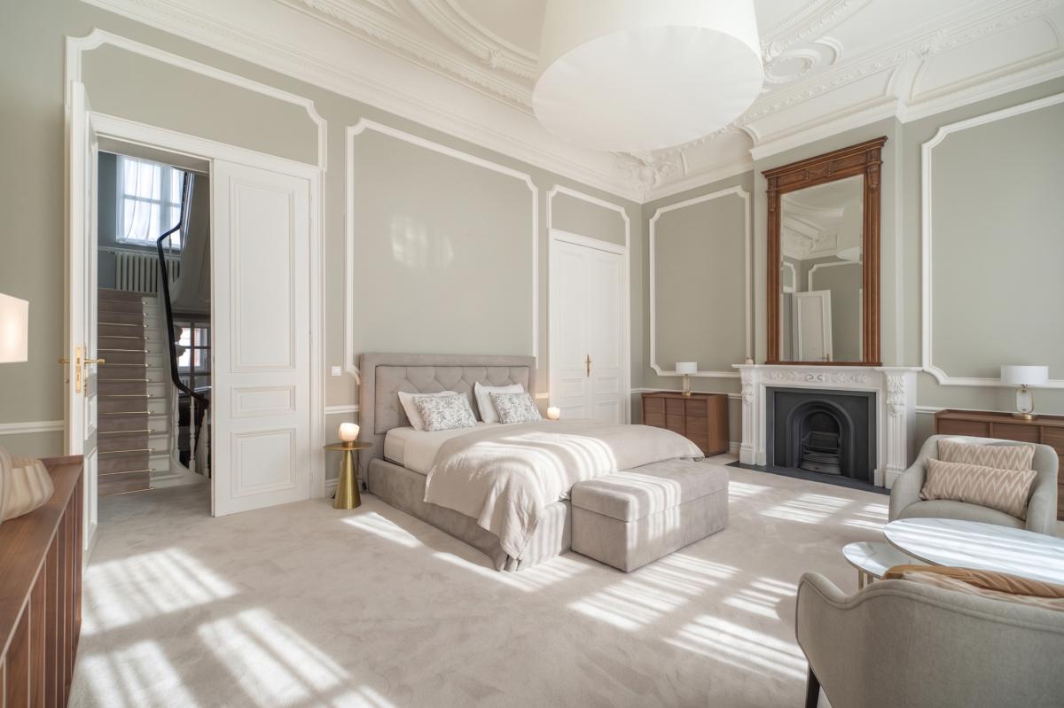 Sq. Marie-Louise : Magnifique maison de maitre 8ch + jardin
