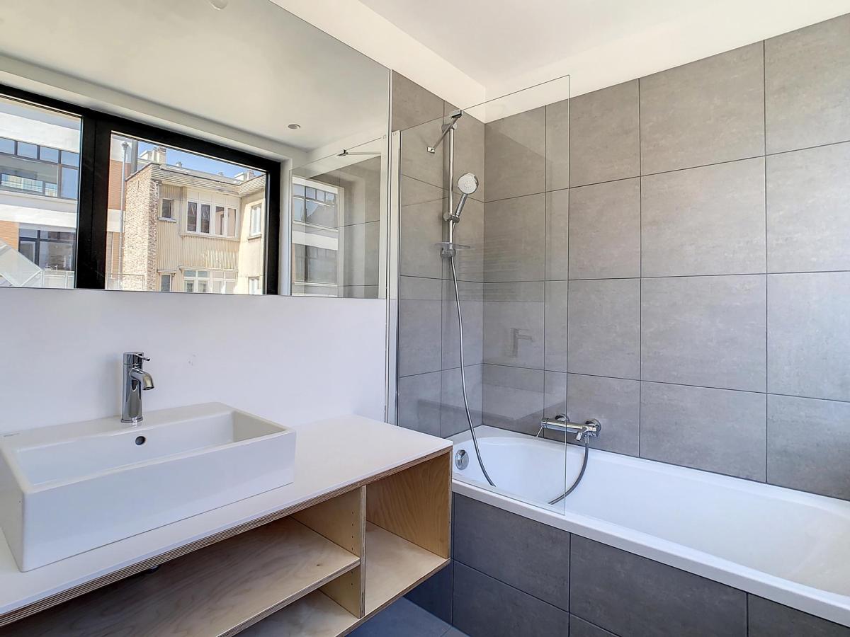 Couronne : Bel appartement récent 1 chambre + terrasse
