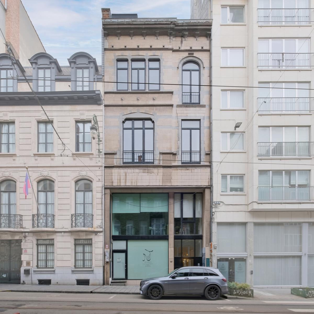 Châtelain: Belle arrière maison 3 chambres, cour et terrasse