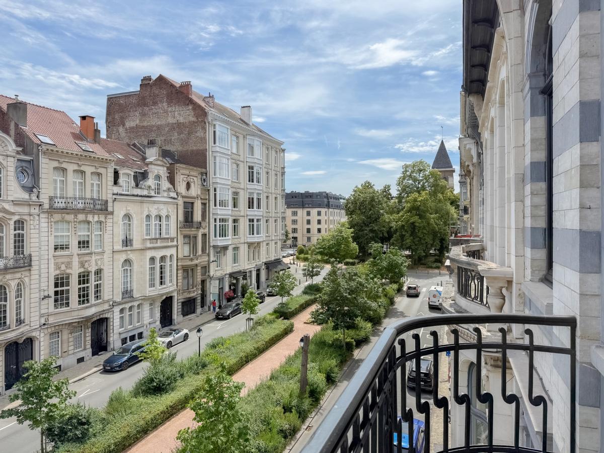 Place Brugmann, sublime triplex 3 ch  rénové avec terrasse