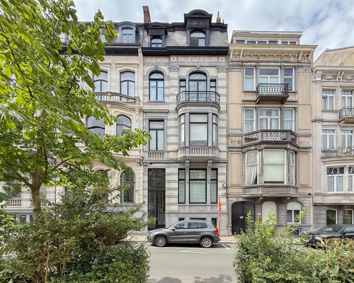 Place Brugmann, sublime triplex 3 ch  rénové avec terrasse