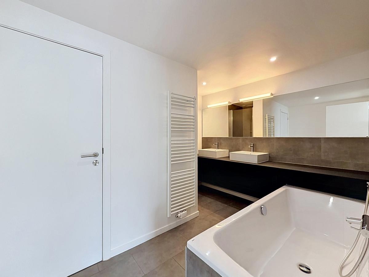 Cottages : Belle maison mitoyenne + terrasses + jardin