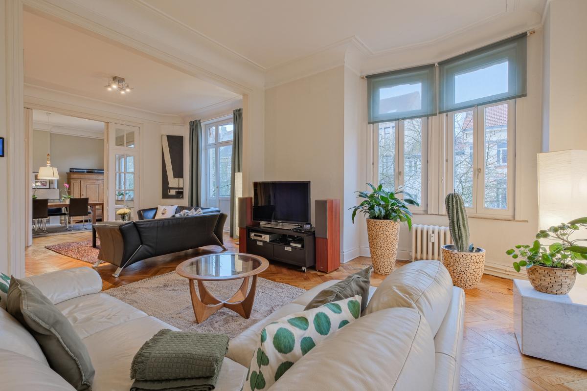 Vanderkindere : Appartement de caractère ± 225 m² bruts.