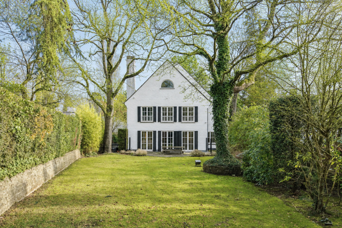 Leo Errera - Villa de 670 m² bruts, jardin & prof. libérale.