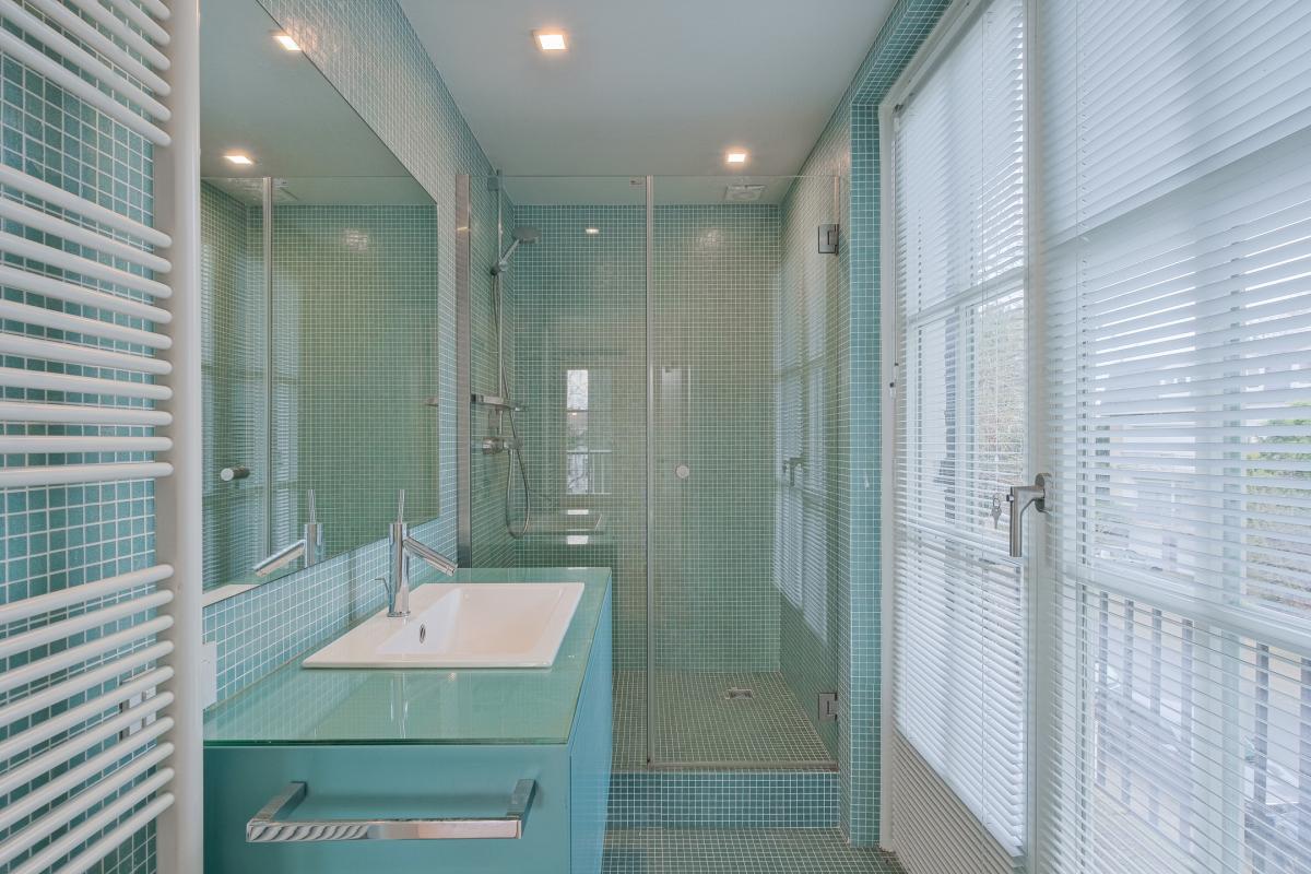 Leo Errera - Villa de 670 m² bruts, jardin & prof. libérale.