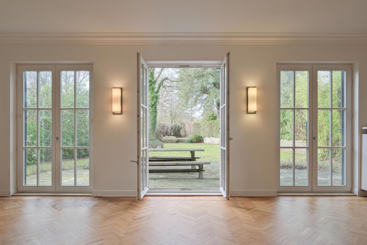 Leo Errera - Villa de 670 m² bruts, jardin & prof. libérale.
