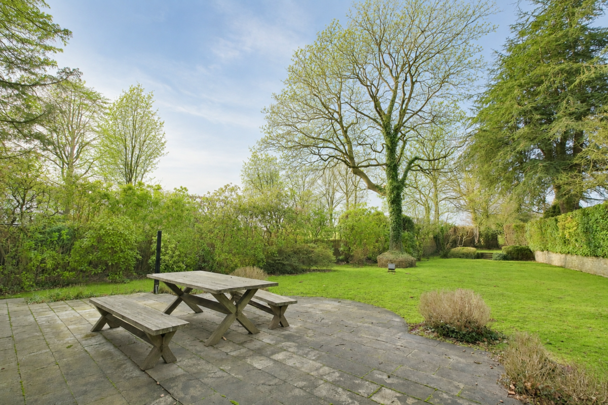 Leo Errera - Villa de 670 m² bruts, jardin & prof. libérale.