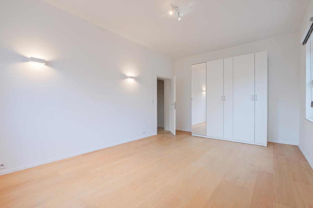Leo Errera - Villa de 670 m² bruts, jardin & prof. libérale.