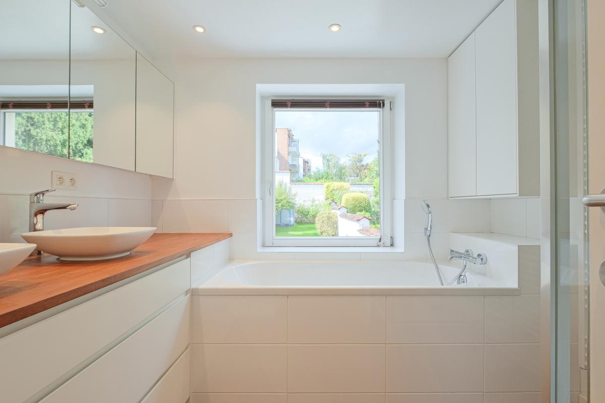 Uccle, Ravissante maison rénovée 5 ch avec jardin