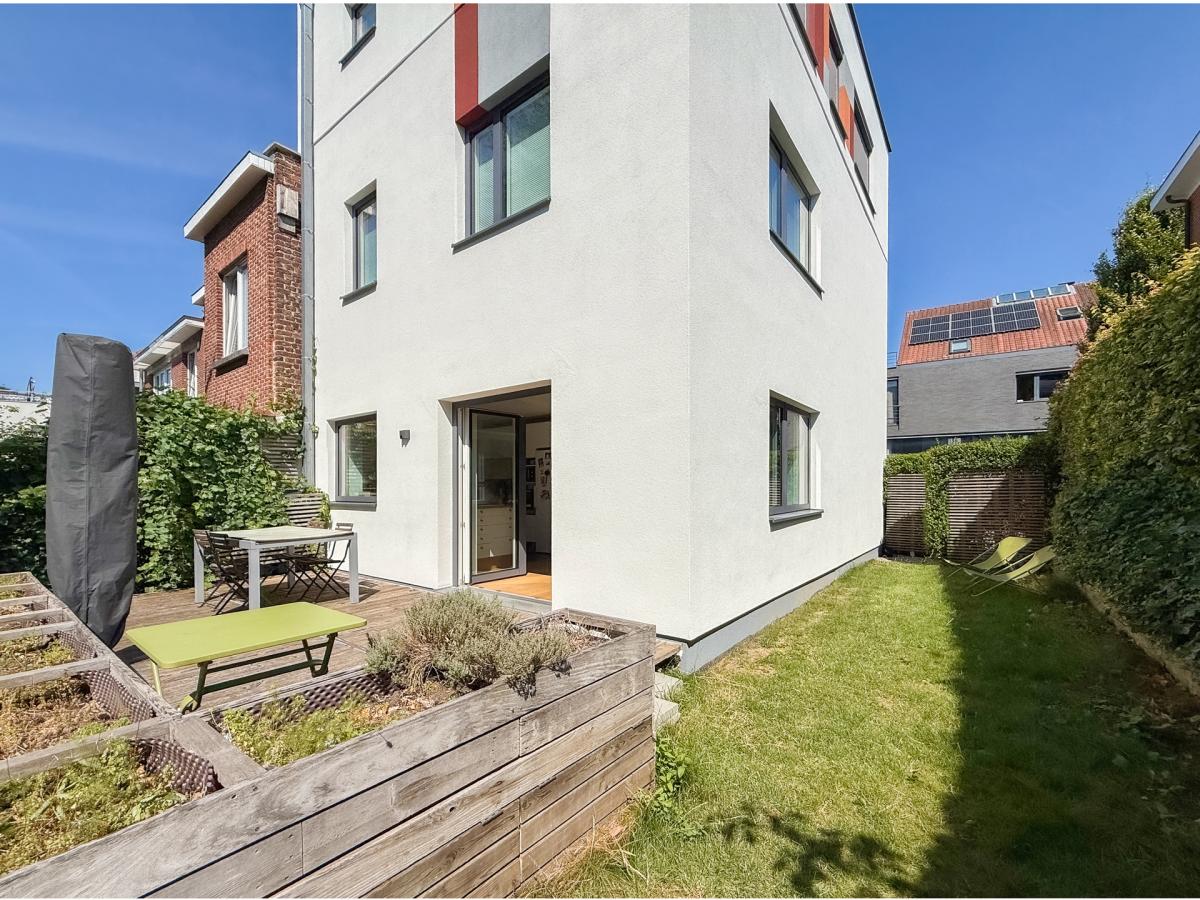Chant d'oiseau: maison passive jardin S-O,  prof. libérale