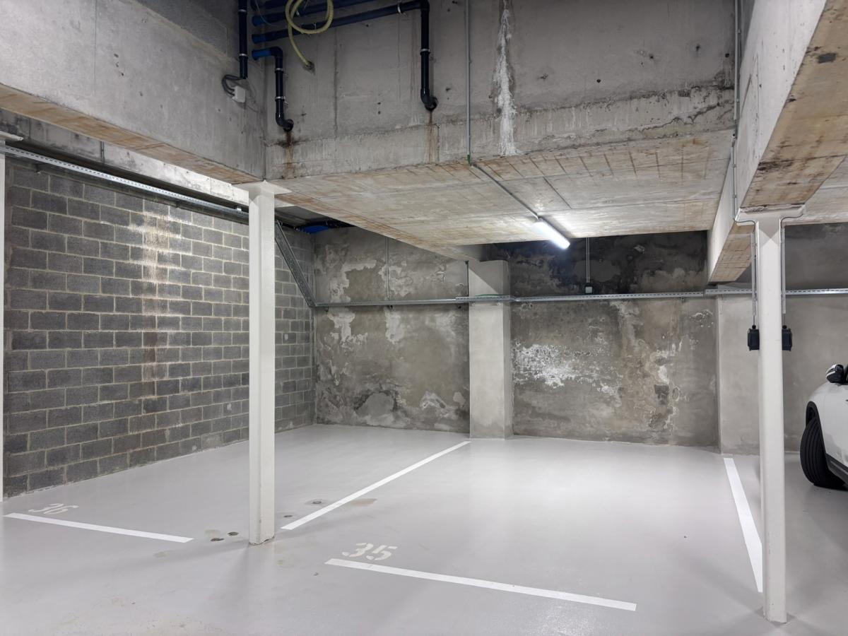 Av. Molière 113-115 - Emplacement de parking 