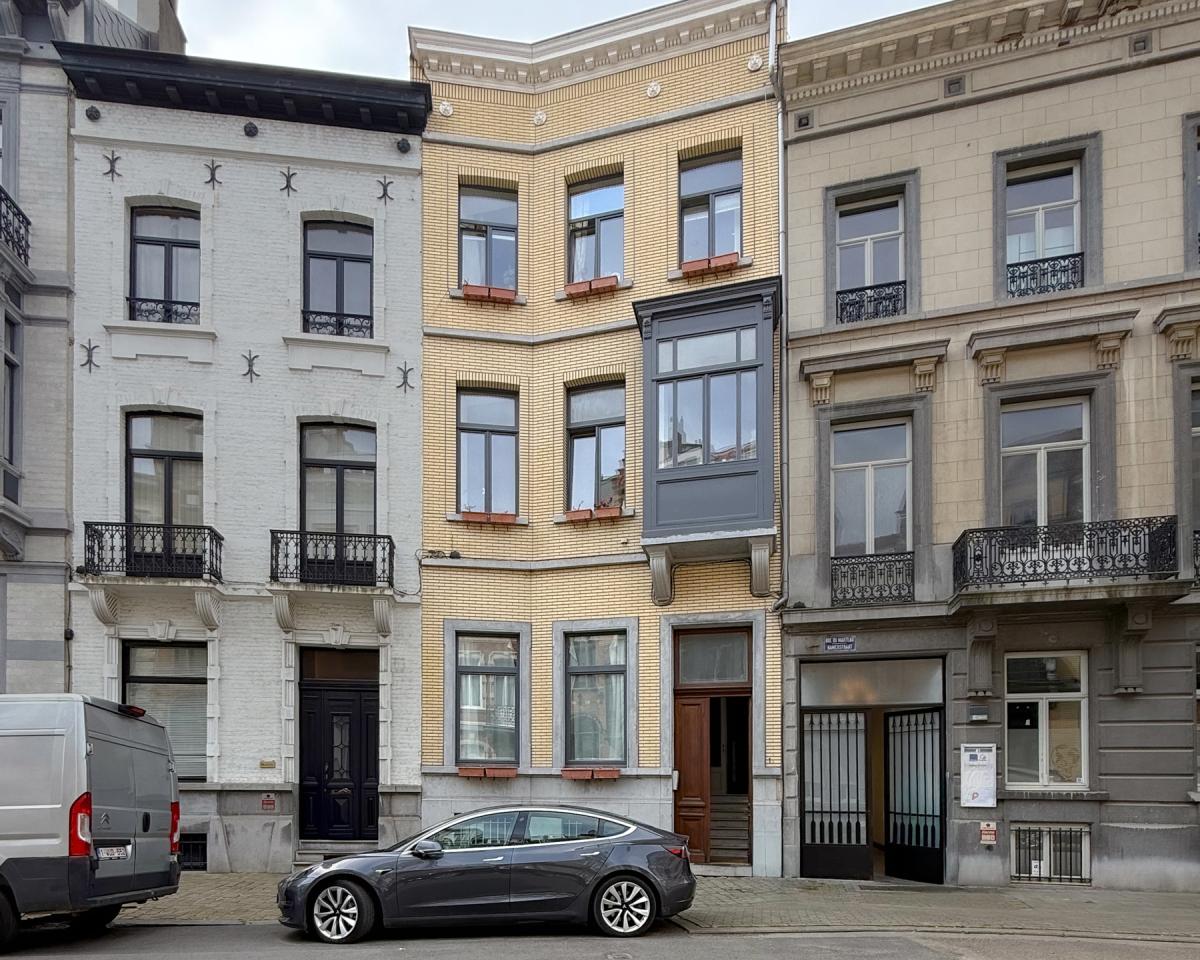 Sq. Marie-Louise: beau duplex + jardin, profession libérale