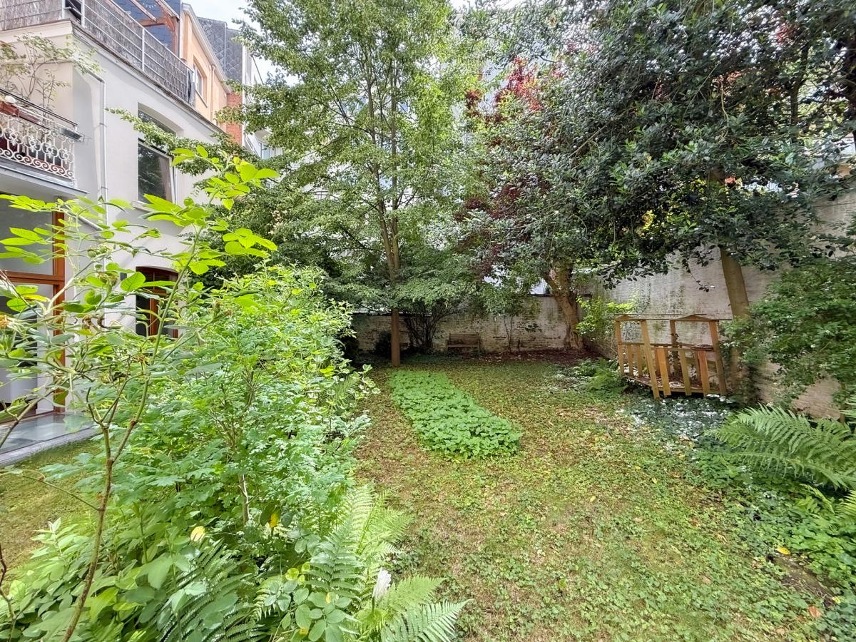 Sq. Marie-Louise: beau duplex + jardin, profession libérale