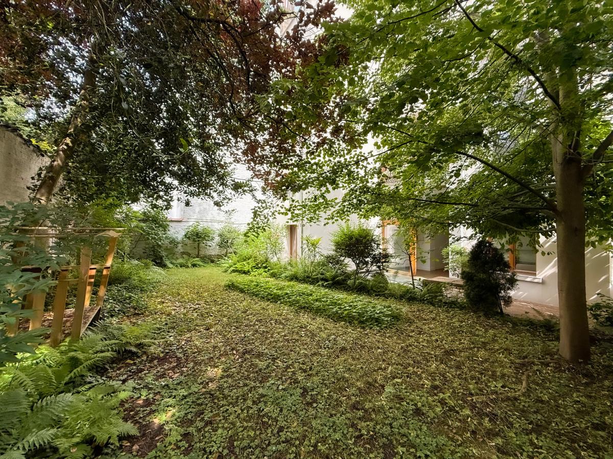 Sq. Marie-Louise: beau duplex + jardin, profession libérale