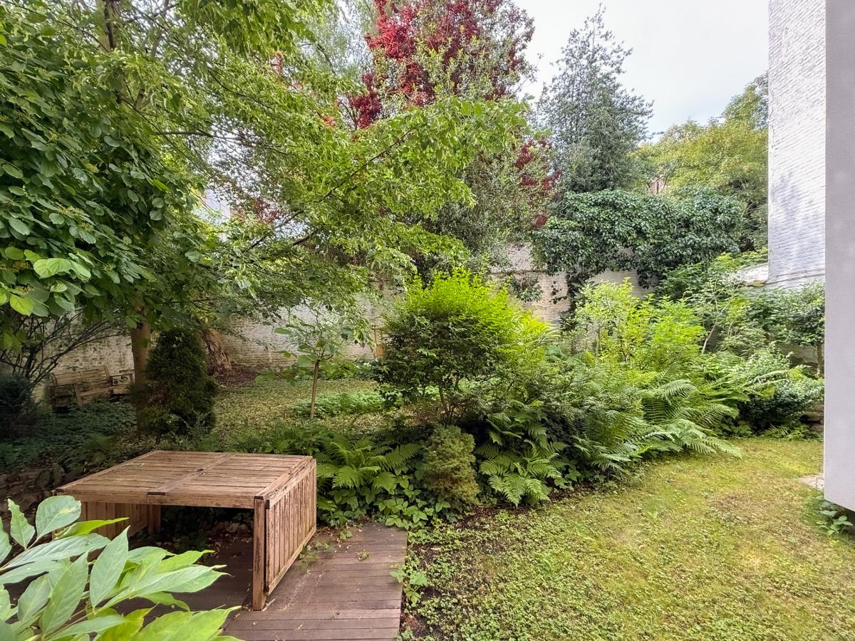 Sq. Marie-Louise: beau duplex + jardin, profession libérale