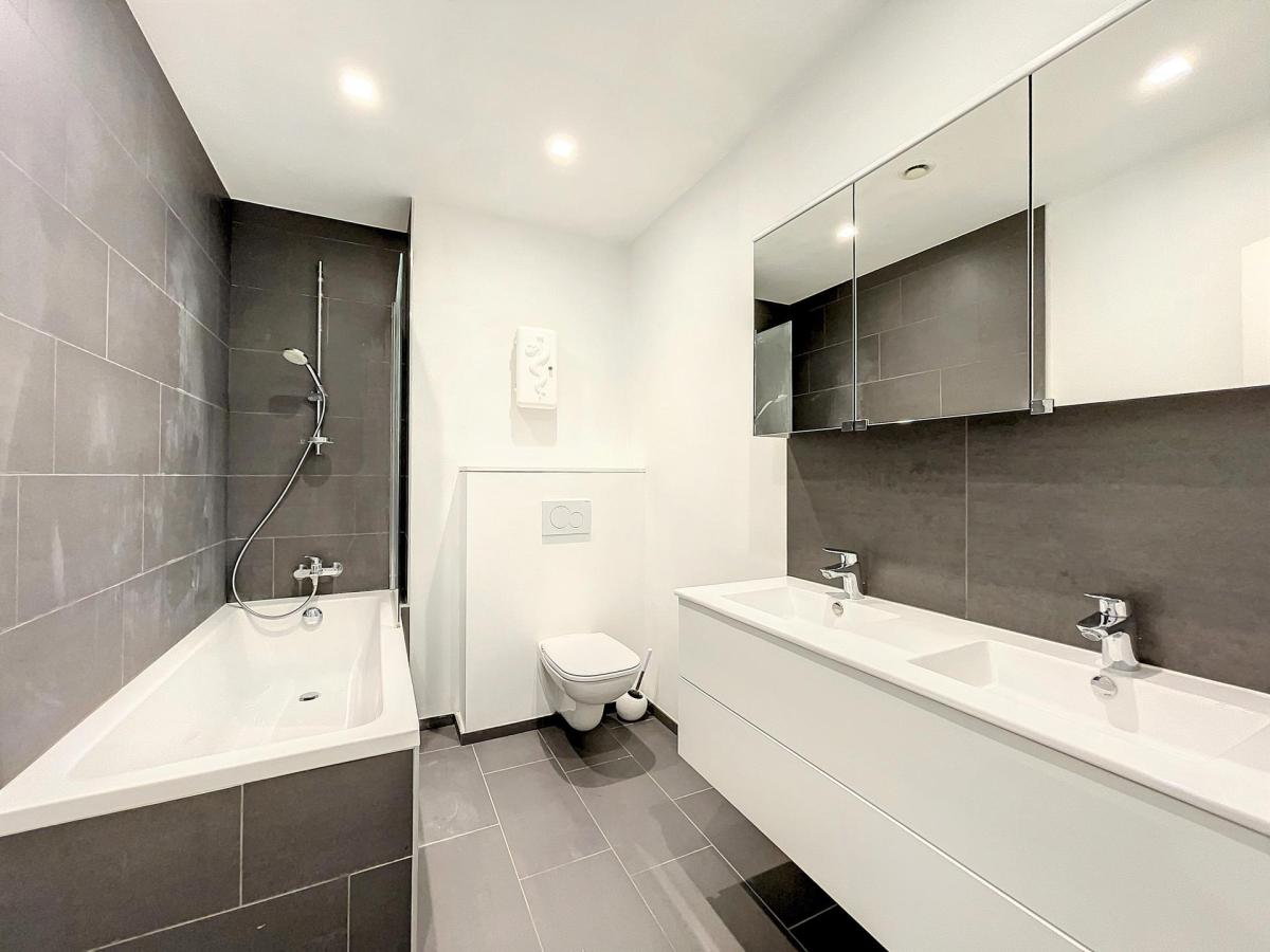 Marcel Thiry - Appartement 2 chambres + terrasse + parking 