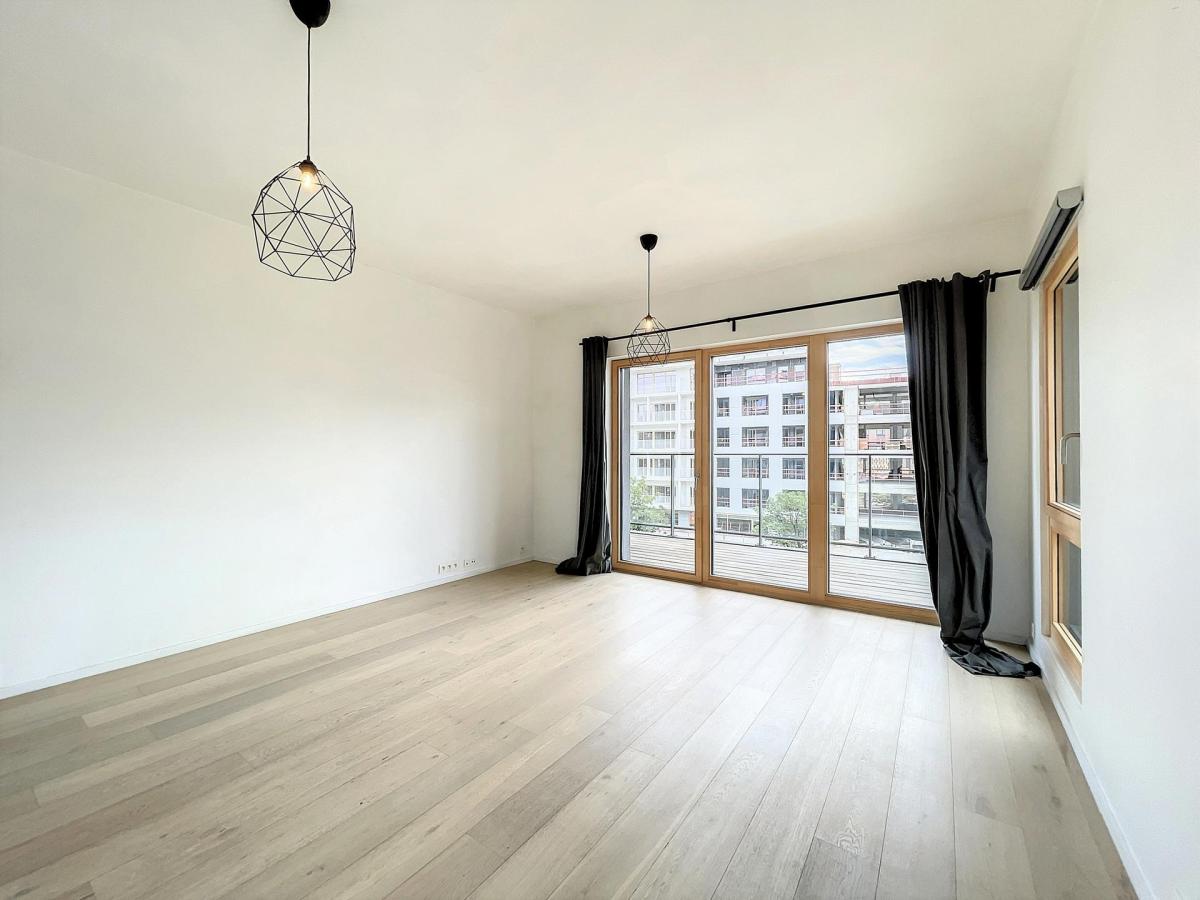 Marcel Thiry - Appartement 2 chambres + terrasse + parking 