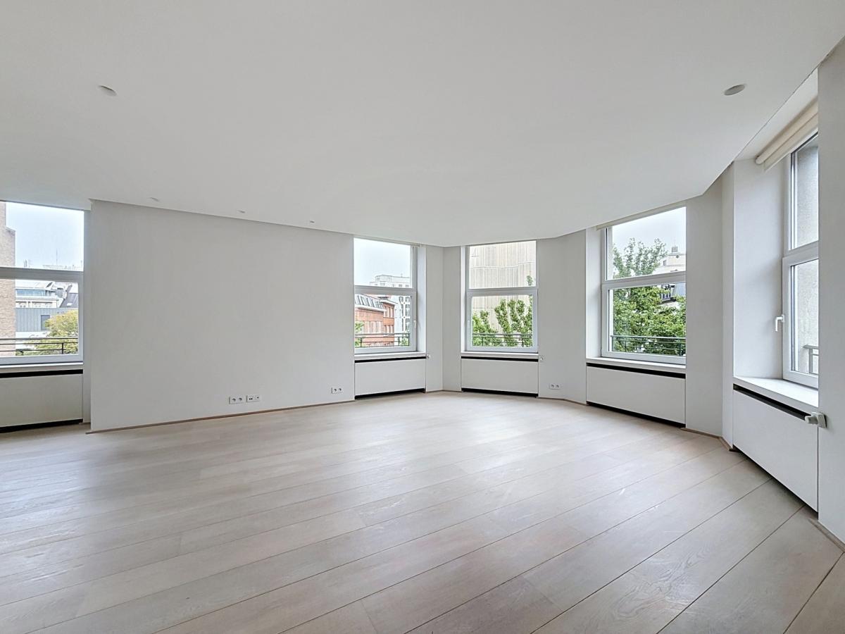 Pl. Stéphanie : Somptueux appartement 3 chambres