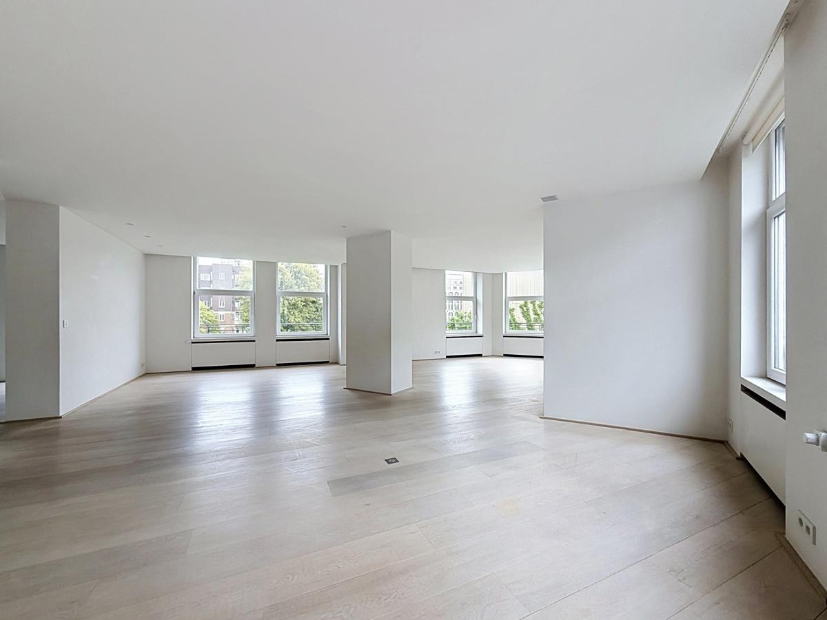 Pl. Stéphanie : Somptueux appartement 3 chambres