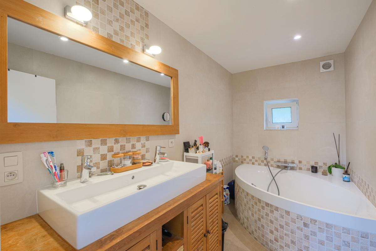 Magnifique triplex 4 chambres avec jardin et parking