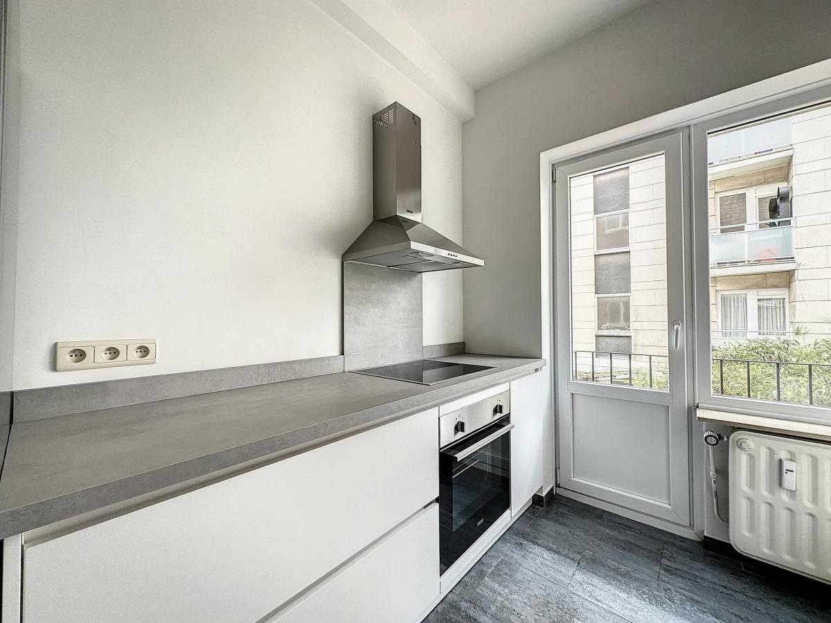Altitude 100/Molière : Bel appartement de 2 chambres rénové