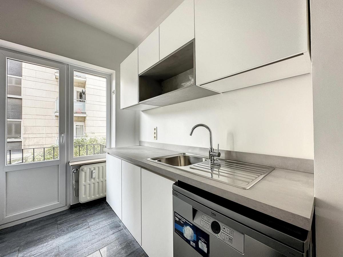 Altitude 100/Molière : Bel appartement de 2 chambres rénové