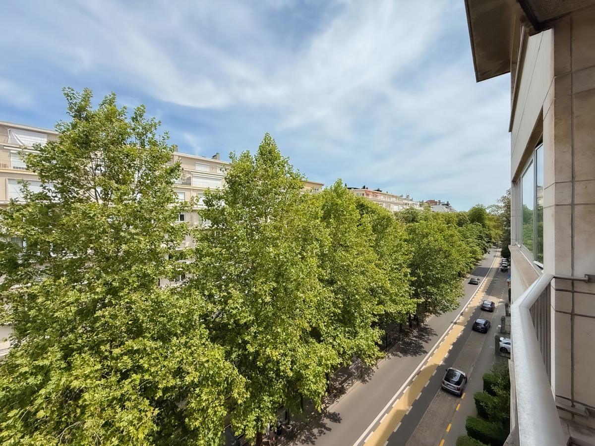 Churchill/Cavell - Appart ± 180 m² avec terrasses et garage.